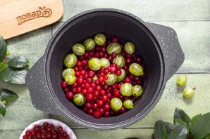 Варенье из крыжовника и красной смородины - фото шаг 4