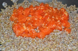 Гречневая каша с томатным соусом - фото шаг 9