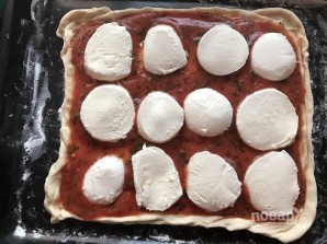 Потрясающая итальянская пицца с моцареллой - фото шаг 11