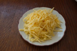 Салат с тертым сыром - фото шаг 2