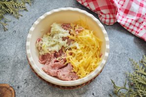 Дрожжевой пирог "Улитка" с мясным фаршем и картофелем - фото шаг 7