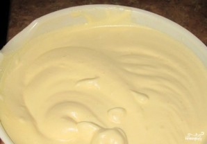 Бисквитный торт с масляным кремом и фруктами - фото шаг 1