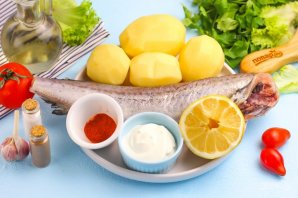 Минтай в духовке с картофелем - фото шаг 1