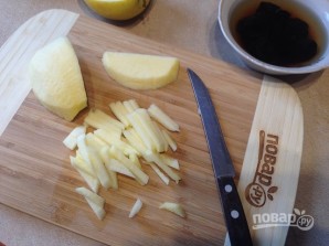 Креветки с рисом, яблоком и черносливом - фото шаг 2