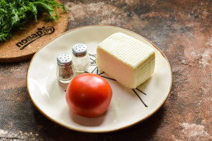 Жареный адыгейский сыр с помидорами - фото шаг 1