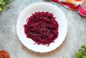 Холодный борщ с курицей и маринованной свеклой - фото шаг 2