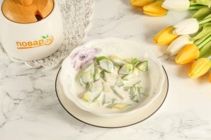 Фруктовый салат с заправкой из авокадо и йогурта - фото шаг 4