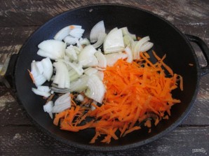 Минтай в духовке с морковью, луком и майонезом  - фото шаг 1