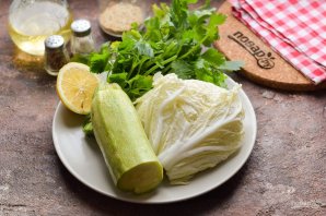 Салат из пекинской капусты и кабачков - фото шаг 1