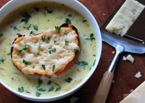 Французский луковый суп с гренками - фото шаг 9