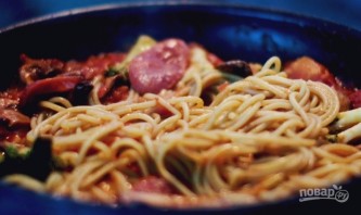 Спагетти с томатным соусом и овощами - фото шаг 5