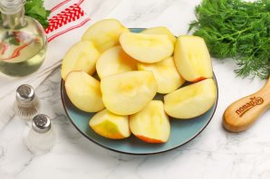 Утка в рукаве с яблоками - фото шаг 4