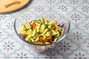 Салат из краснокочанной капусты и моркови - фото шаг 4