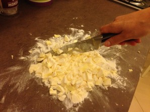 Слоеное тесто без дрожжей - фото шаг 2
