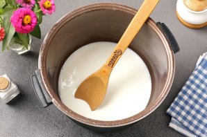 Манная каша на молоке в мультиварке "Поларис" - фото шаг 2