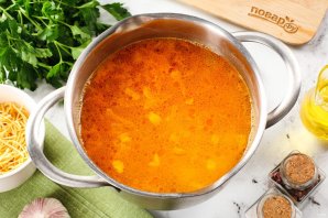 Суп с килькой в томате с вермишелью - фото шаг 5