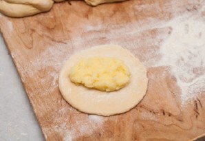 Пирожки дрожжевые с картошкой - фото шаг 5