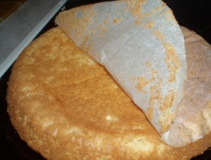 Бисквитный торт с заварным кремом и клубникой - фото шаг 5