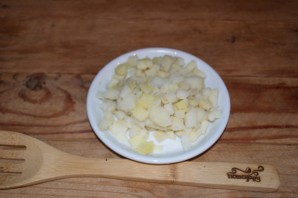 Салат из соленых огурцов и картошки - фото шаг 2