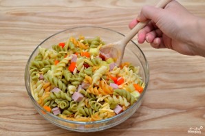 Салат из цветных макарон - фото шаг 4