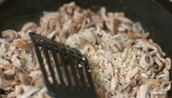 Макароны со сливками и грибами - фото шаг 5