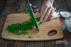 Салат с редисом - фото шаг 3