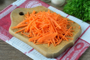 Морковь по-корейски с луком - фото шаг 2