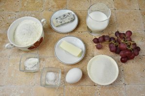 Кексы с виноградом и сыром дор блю - фото шаг 1