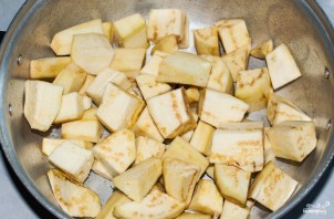 Картошка, тушенная с баклажанами - фото шаг 1