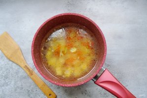 Куриный суп с пельменями - фото шаг 6