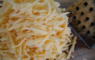 Салат со шпротами и сыром - фото шаг 1