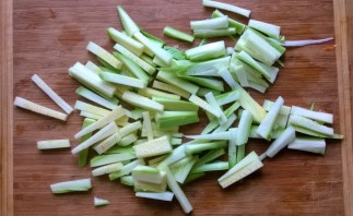Тушеные овощи под соусом - фото шаг 3