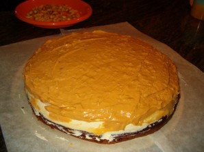 Торт "Сникерс" без выпекания - фото шаг 3