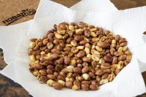 Жареный арахис в шелухе на сковороде - фото шаг 5
