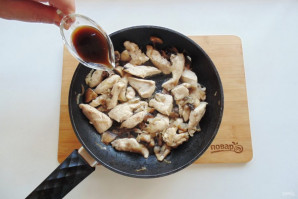 Курица с грибами в соусе терияки - фото шаг 7