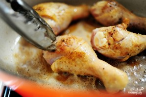 Куриные ножки в томатном соусе в духовке - фото шаг 4