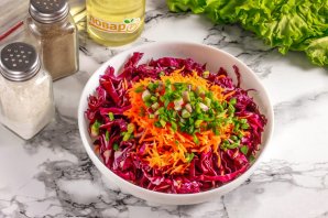 Салат из свежей фиолетовой капусты - фото шаг 4