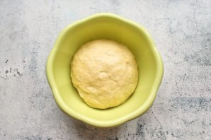 Отрывной пирог с сыром, чесноком и зеленью - фото шаг 3