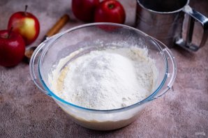 Печеные пирожки с яблоками - фото шаг 11