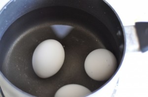 Яйца куриные фаршированные - фото шаг 1