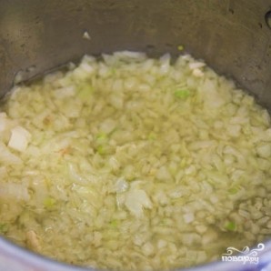 Сливочный суп с цветной капустой, картофелем и креветками - фото шаг 2