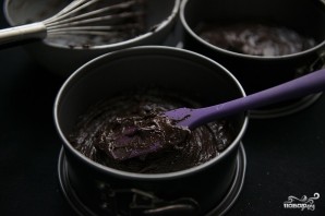 Шоколадный торт с черникой - фото шаг 5