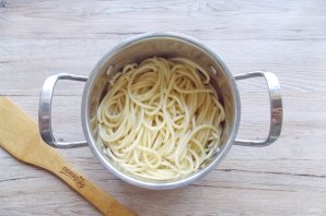 Спагетти с тефтельками под острым томатным соусом - фото шаг 9