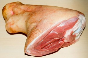Мясо с капустой в духовке - фото шаг 1