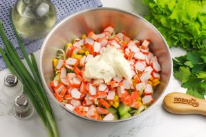 Салат из свежей капусты и крабовых палочек - фото шаг 6