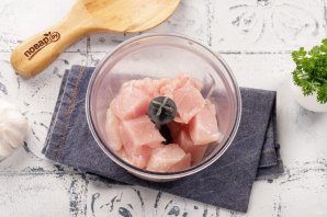 Куриные тефтели в сливочном соусе - фото шаг 2