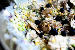 Куриный салат с сыром фета и кукурузой - фото шаг 6