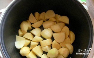 Картошка с тушенкой в мультиварке - фото шаг 3