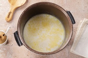 Каша манная в мультиварке - фото шаг 6