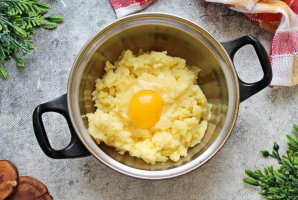 Зразы картофельные с мясом в духовке - фото шаг 3